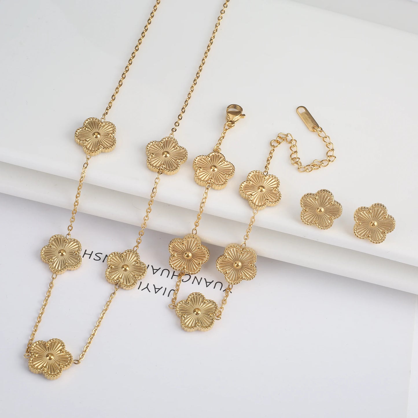 Elegant Clover Jewelry Set
