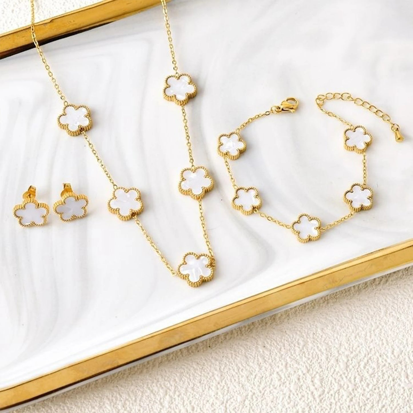Elegant Clover Jewelry Set